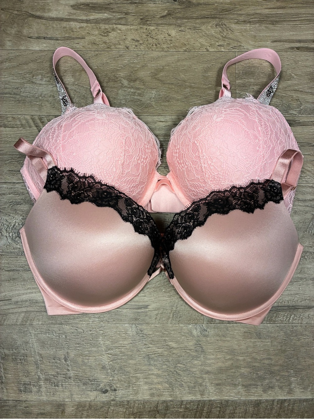 Victoria Secret 2 Underwired Satin Lace Bombshell Plunge Rhinestone Logo Bras